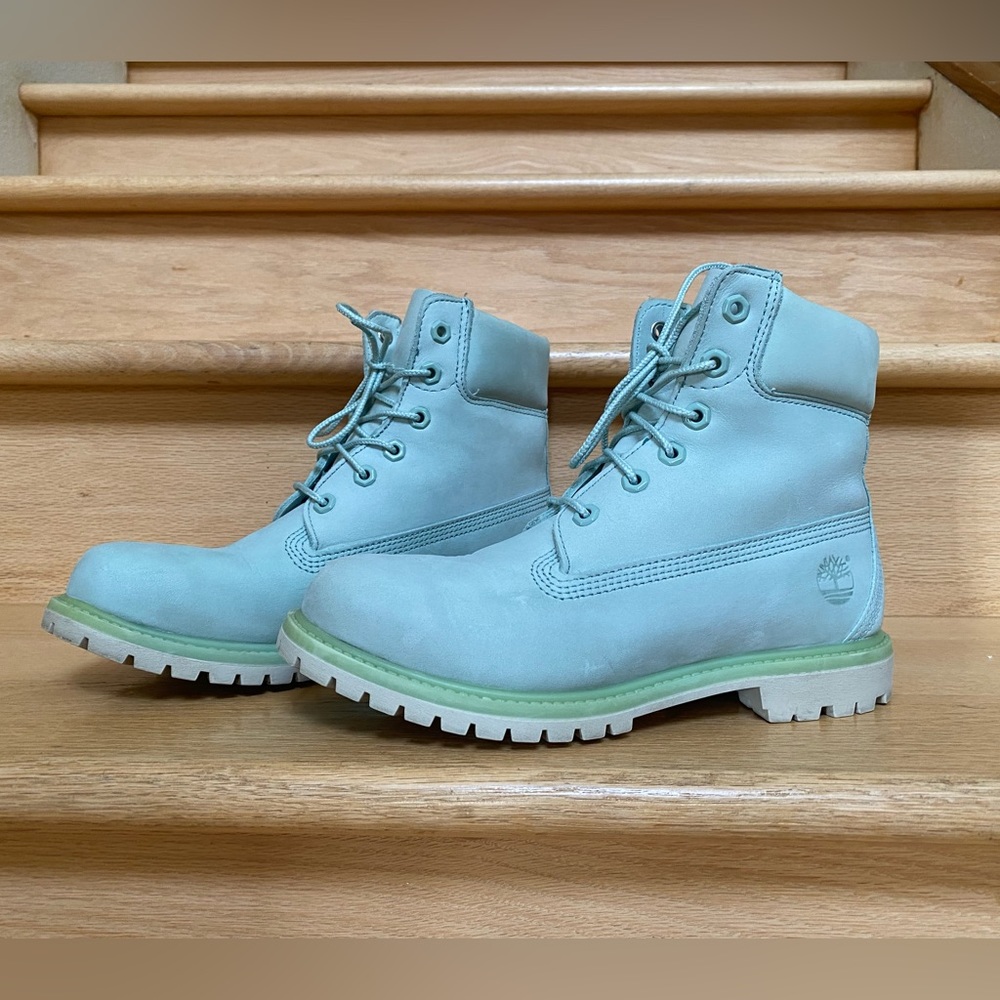 Timberland Premium 6-Inch Waterproof Boot - Women's size 8.5